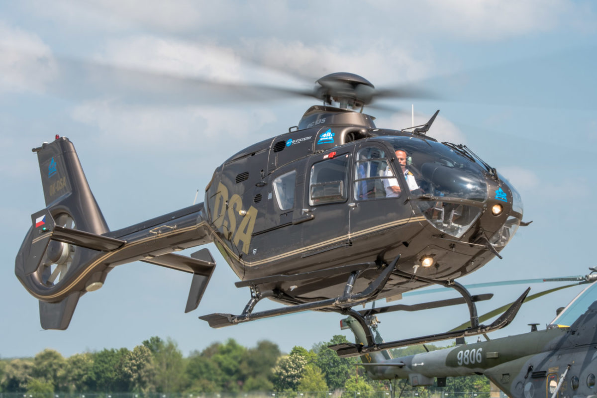 19maj_heli_hradec_1436