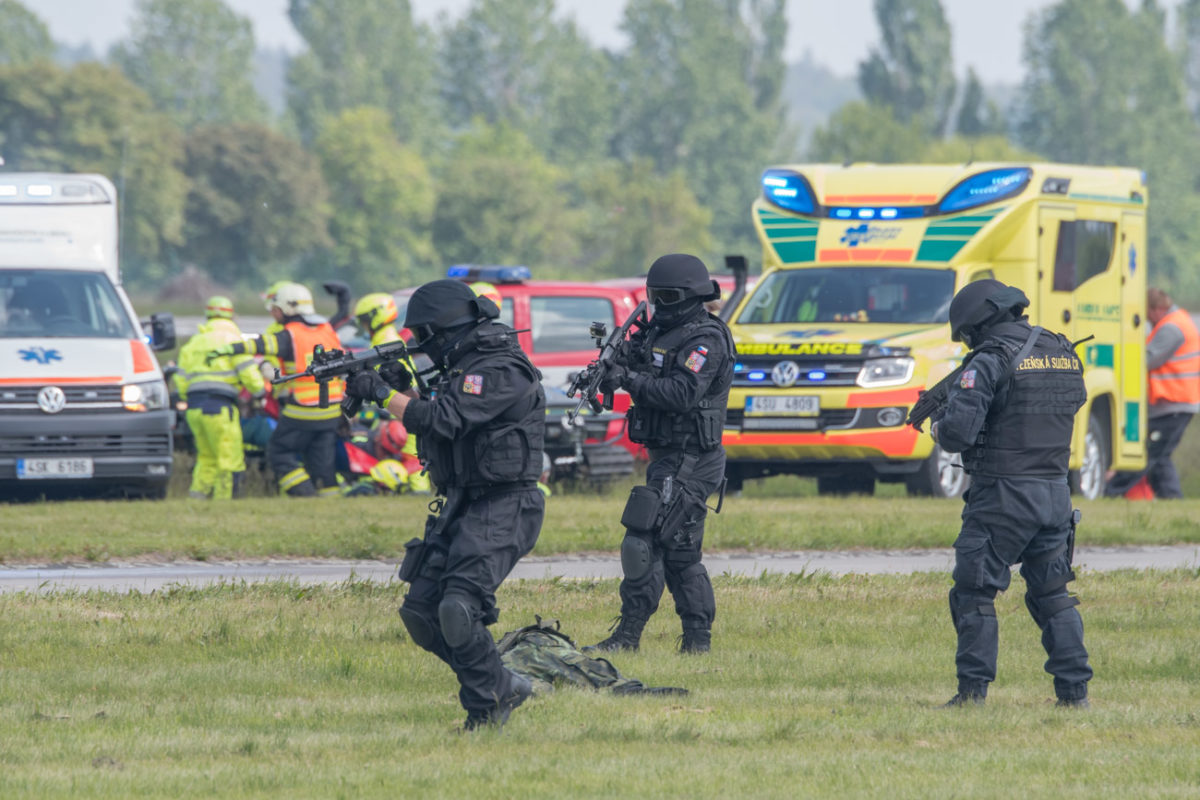 19maj_heli_hradec_3067