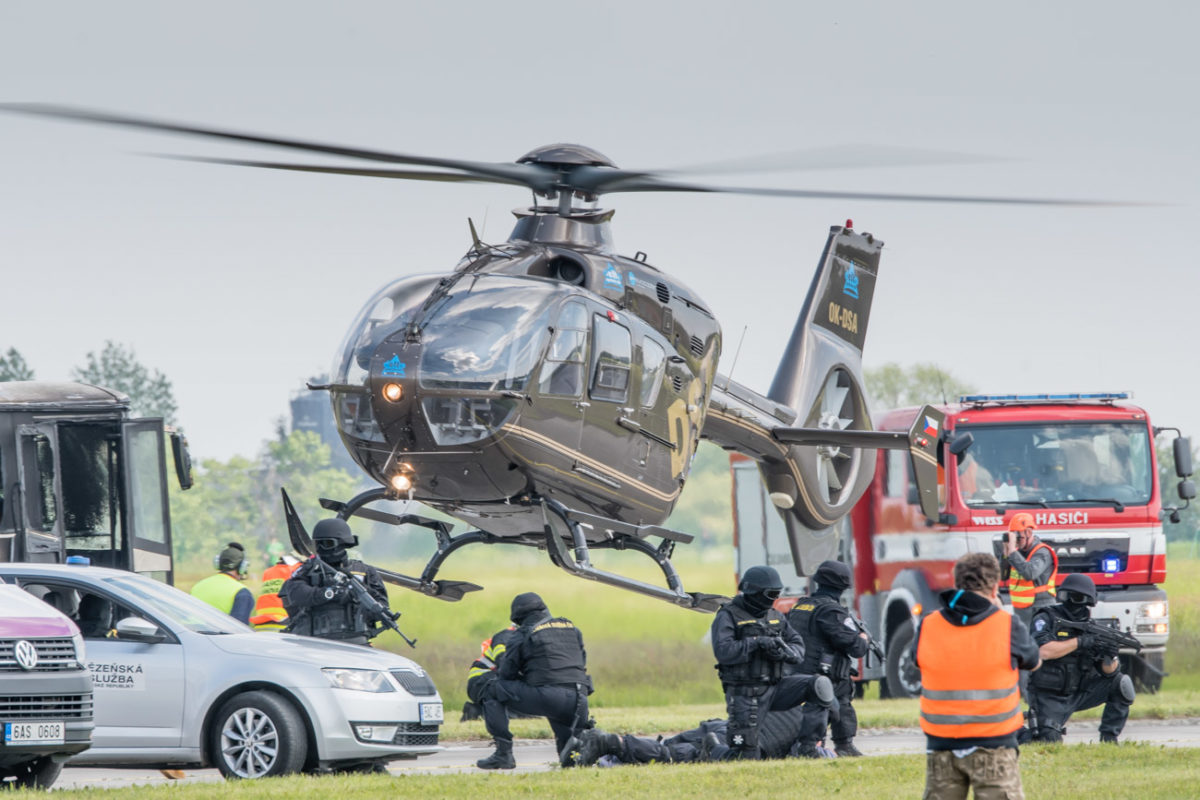 19maj_heli_hradec_3193
